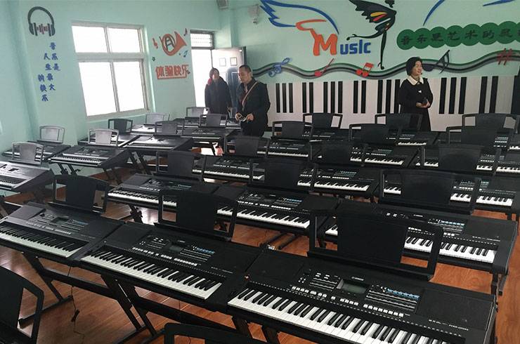 雅马哈乐器爱心捐赠行动在卫东区行知小学举办——与音乐牵手 随幸福成长